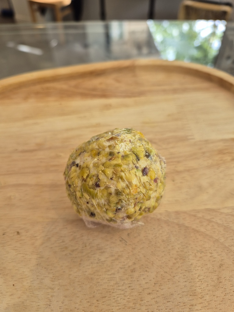 Boule de chevre à la pistache
